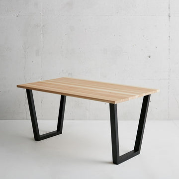 Modern Wood Desk, Light Natural Wood Top with Black Metal V-Shaped Legs, Industrial Contemporary Style, 140x70x75 cm