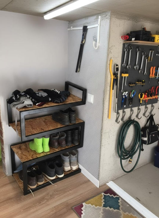 Industrial Metal and Wood Wall Shelf, Black Frame with Natural Wood, 3-Tier Stepped Design, 70x25x55 cm, Modern Storage Display