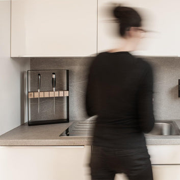 Modern Knife Holder Block, 44.5 cm Height, White Frame with Oak Strip, Wall-Mountable (Black)